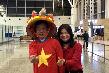 Hàng trăm CĐV rời Hà Nội sang UAE cổ vũ trận tứ kết Việt Nam - Nhật Bản