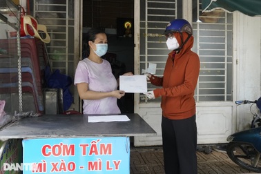 TPHCM: Trắng đêm giải quyết hồ sơ để tiền hỗ trợ kịp đến với người dân