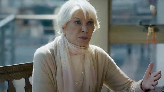 Diễn viên đoạt giải Oscar - Ellen Burstyn trở lại và tiếp tục đảm nhận vai diễn mang tính biểu tượng của cô là Chris MacNeil.