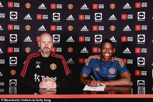 Man Utd chiêu mộ thành công hậu vệ người Hà Lan - 1 Man Utd chiêu mộ thành công hậu vệ người Hà Lan - 1