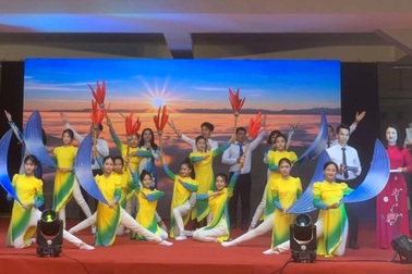 Một tiết mục văn nghệ chào mừng 20/11 gần 22 triệu đồng: Đắt hay rẻ?