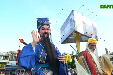 Náo nhiệt không khí Tết Nguyên tiêu tại TPHCM