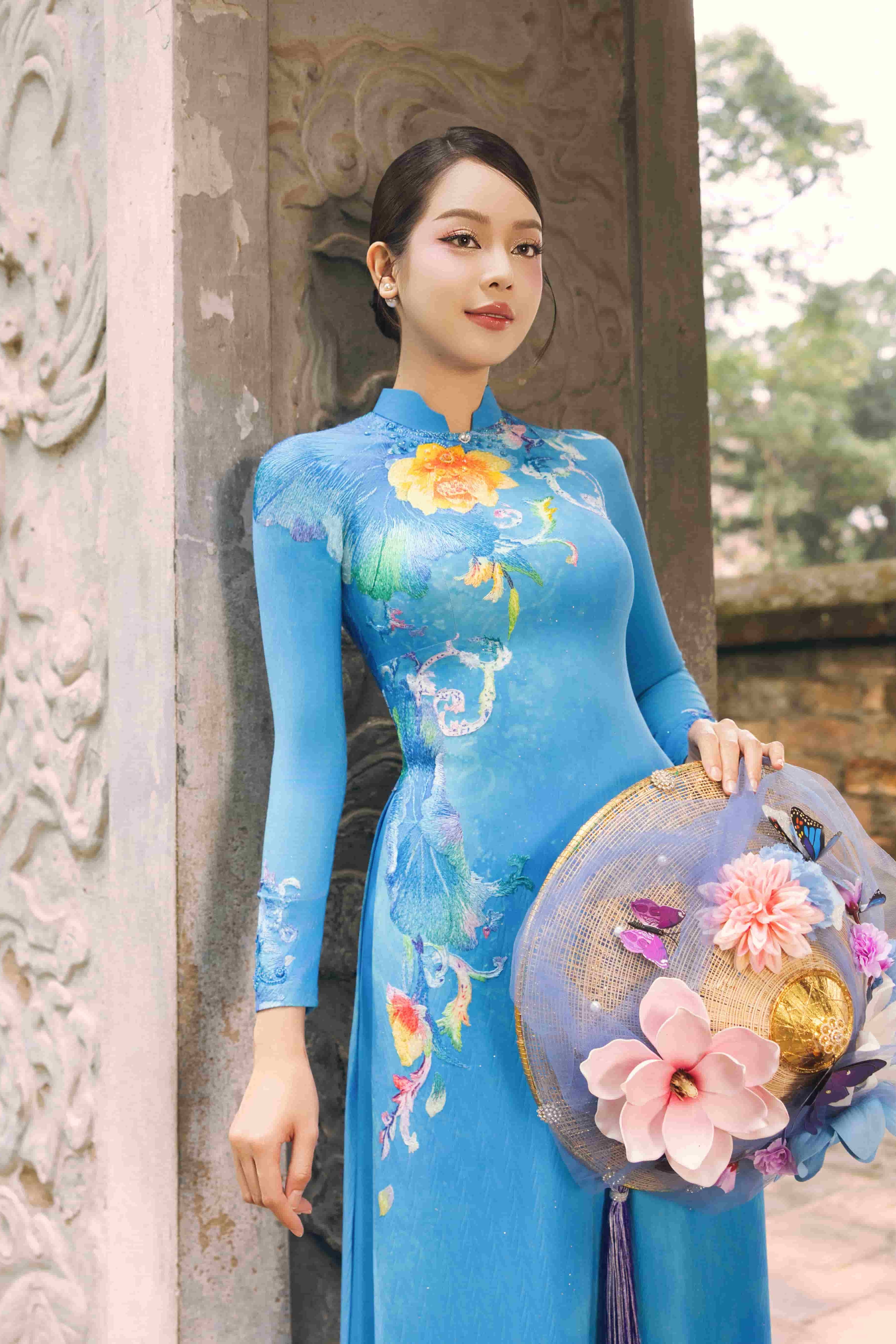 Hoa hậu Thanh Thủy khoe dáng tại loạt địa danh biểu tượng ở Hà Nội - 1 Hoa hậu Thanh Thủy khoe dáng tại loạt địa danh biểu tượng ở Hà Nội - 1