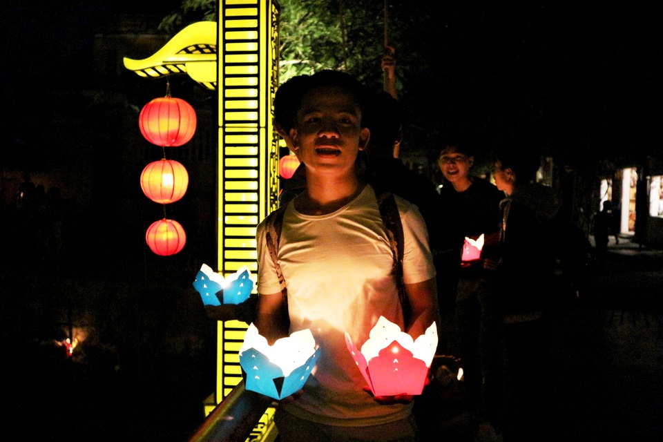 Lung linh đêm rằm trung thu phố cổ Hội An - 5 Lung linh đêm rằm trung thu phố cổ Hội An - 5