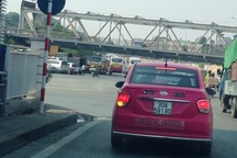 Taxi truyền thống "lột mào" cạnh tranh Uber, Grab