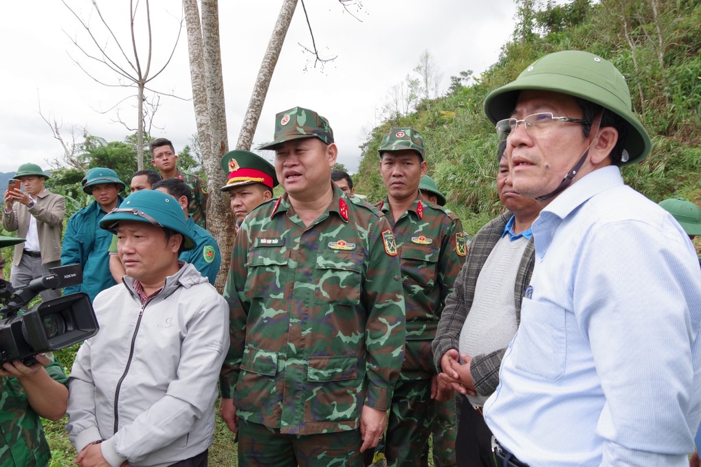 Vụ quả đồi đổ ập giữa trời nắng: Vẫn chưa thể tiếp cận hiện trường - 2