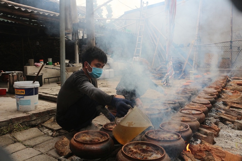 Chạy đua với Tết, người kho cá thuê làng Vũ Đại kiếm tiền triệu mỗi ngày - 3 Chạy đua với Tết, người kho cá thuê làng Vũ Đại kiếm tiền triệu mỗi ngày - 3