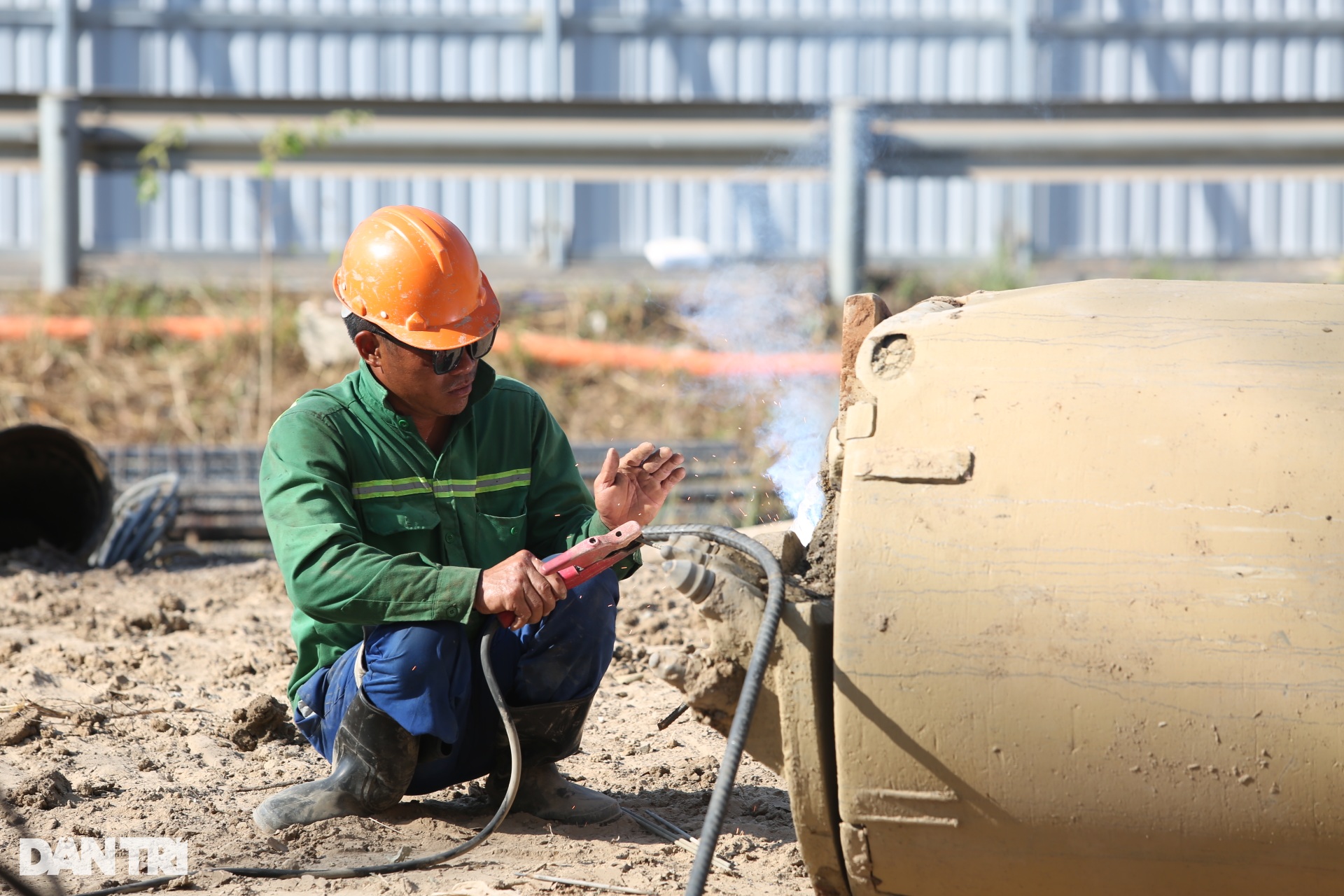 Nhà thầu cao tốc Biên Hòa - Vũng Tàu tranh thủ đúc dầm, làm cầu vượt - 9 Nhà thầu cao tốc Biên Hòa - Vũng Tàu tranh thủ đúc dầm, làm cầu vượt - 9