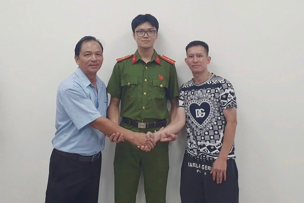 Người đàn ông nhận lại gần 500 triệu đồng chuyển khoản nhầm - 1 Người đàn ông nhận lại gần 500 triệu đồng chuyển khoản nhầm - 1