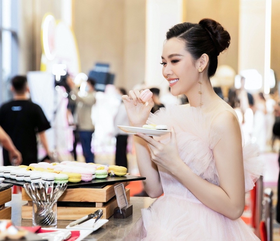 Mâu Thủy khoe thân hình bốc lửa, đọ dáng cùng Tường San - 5 Mâu Thủy khoe thân hình bốc lửa, đọ dáng cùng Tường San - 5