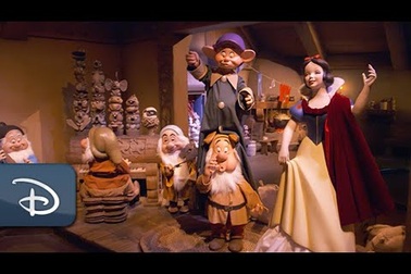 Nụ hôn giải cứu nàng Bạch Tuyết lại gây tranh cãi