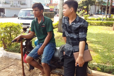 Cảnh mưu sinh ở chợ lao động trên vùng cao của bà con đồng bào