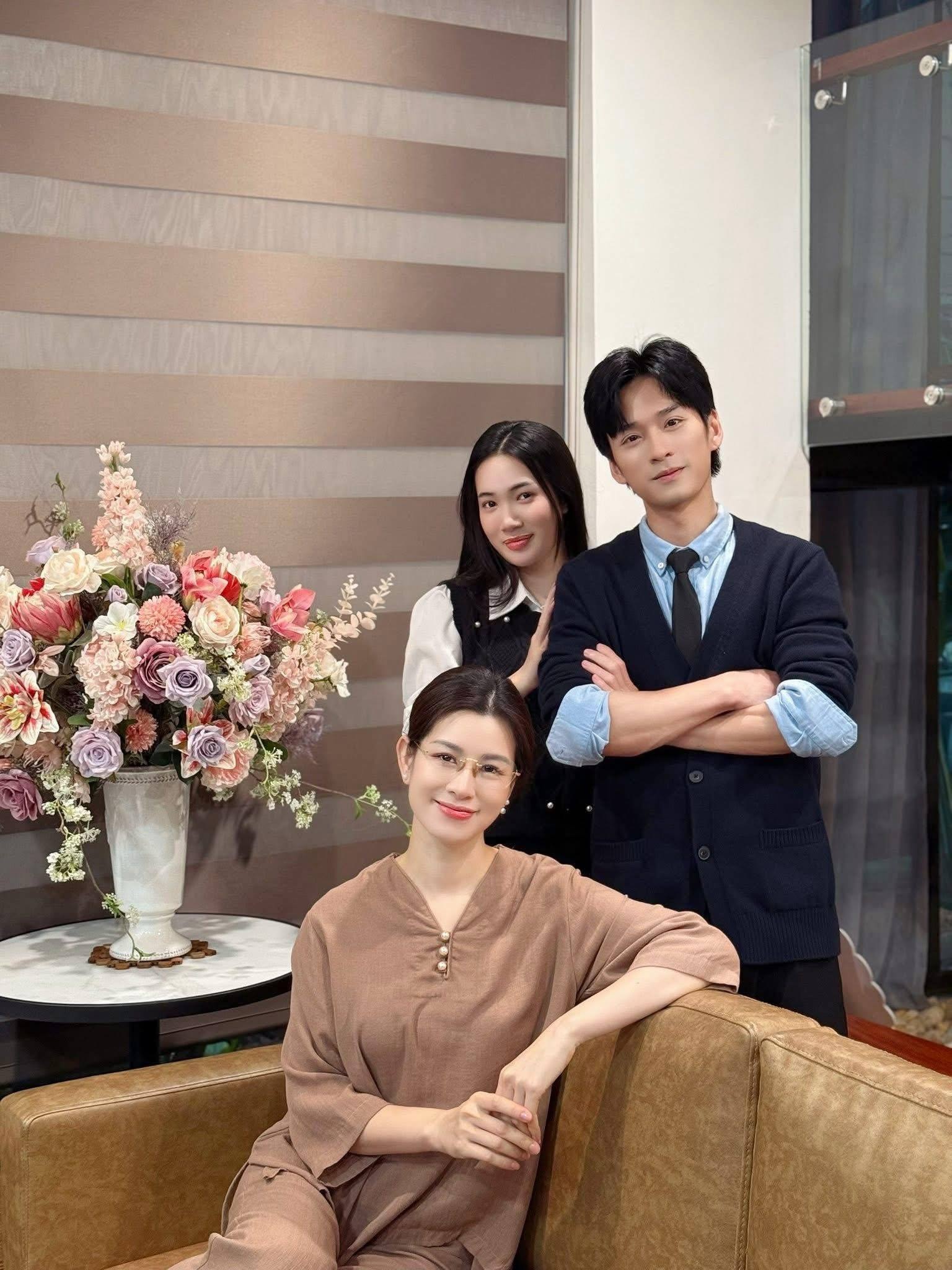 Những hình ảnh hậu trường vui nhộn của phim Cha tôi, người ở lại - 12 Những hình ảnh hậu trường vui nhộn của phim Cha tôi, người ở lại - 12