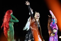 Đêm nhạc "Chị đẹp": Minh Tuyết bóp vỡ ly, Thiều Bảo Trâm xác nhận độc thân