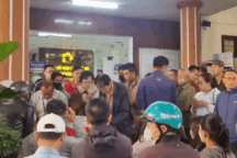 Dân xếp hàng từ 3h nộp hồ sơ đất, chính quyền mở mô hình trực tuyến