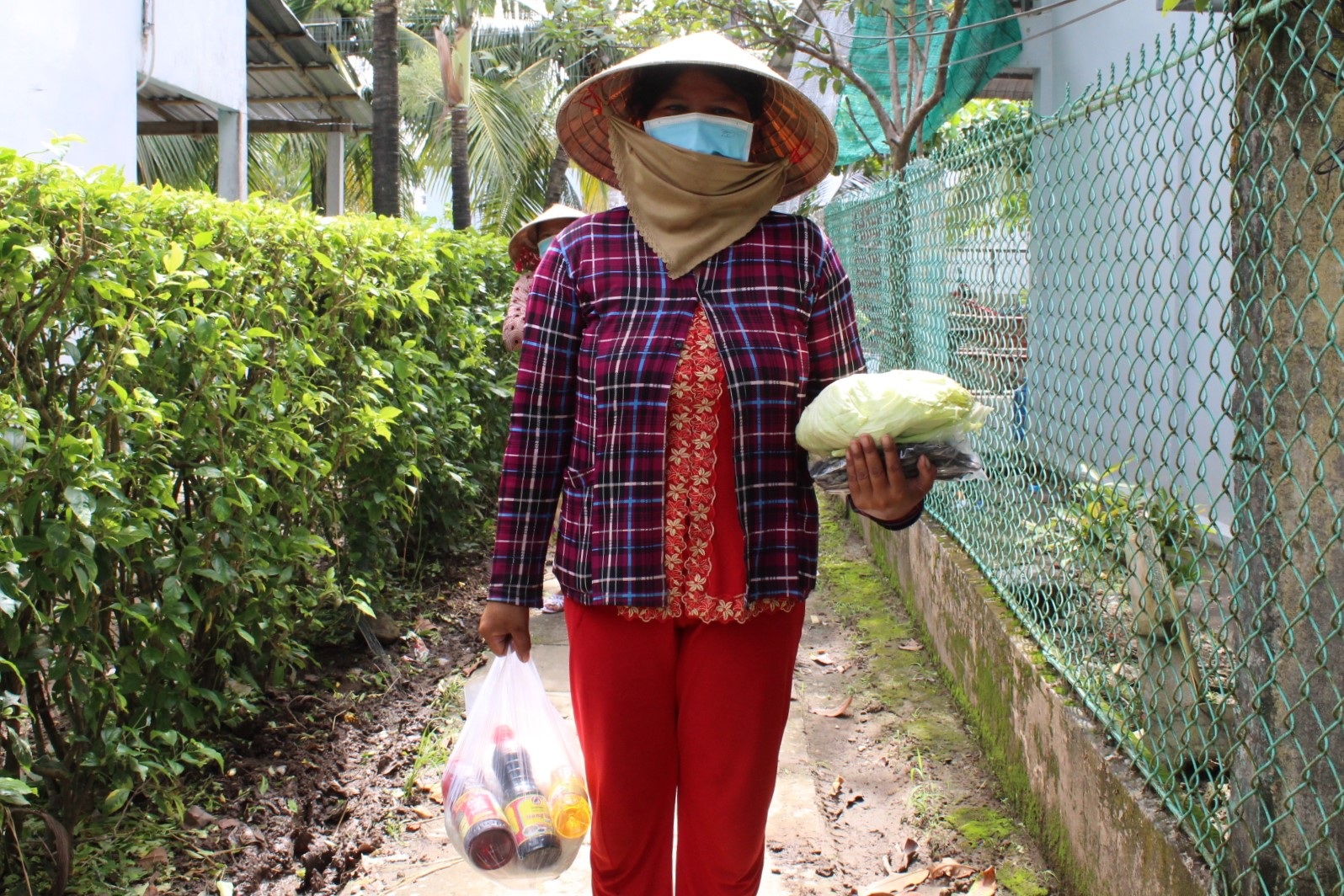 Alô, bà con cứ ở nhà, gạo, rau sẽ mang đến tận cửa - 10 Alô, bà con cứ ở nhà, gạo, rau sẽ mang đến tận cửa - 10