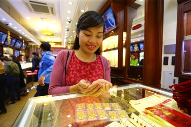 Nhiều yếu tố tác động, giá vàng đảo chiều đi xuống