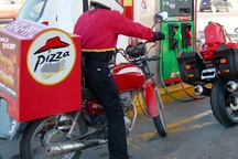 Lương công chức 6 triệu đồng, tôi nên đi làm thêm giao bánh pizza?