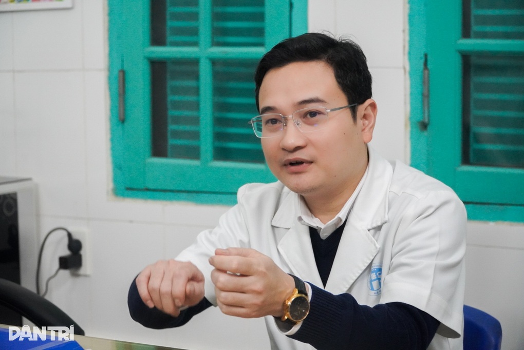 Hà Nội: Thực hiện thử thách, nam sinh nhét dây điện 26cm vào của quý - 3 Hà Nội: Thực hiện thử thách, nam sinh nhét dây điện 26cm vào của quý - 3