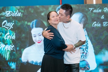 Mẹ ca sĩ Tuấn Hưng qua đời