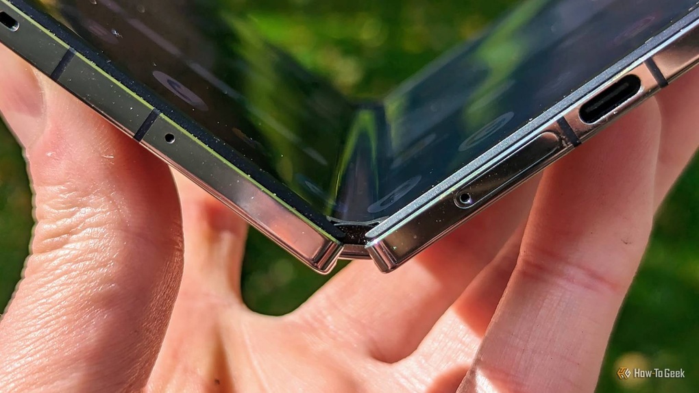एक छोटी सी बात की वजह से फोल्डेबल iPhone के लॉन्च में देरी क्यों हुई? - 2 Vì sao iPhone màn hình gập bị hoãn ra mắt chỉ vì một chi tiết nhỏ? - 2