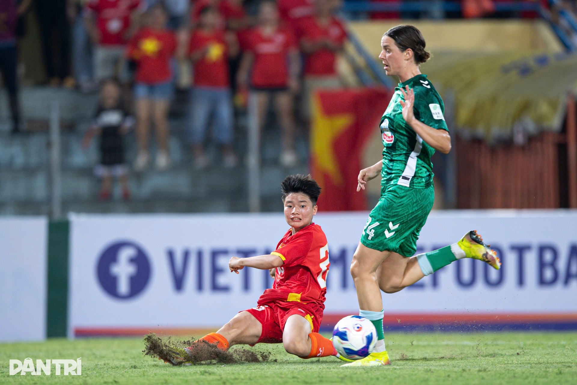 Thể hình vượt trội, dàn sao Werder Bremen áp đảo tuyển nữ Việt Nam - 13 Thể hình vượt trội, dàn sao Werder Bremen áp đảo tuyển nữ Việt Nam - 13