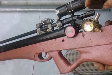 Nổ súng trên bàn nhậu, 2 người chết, 1 người bị thương