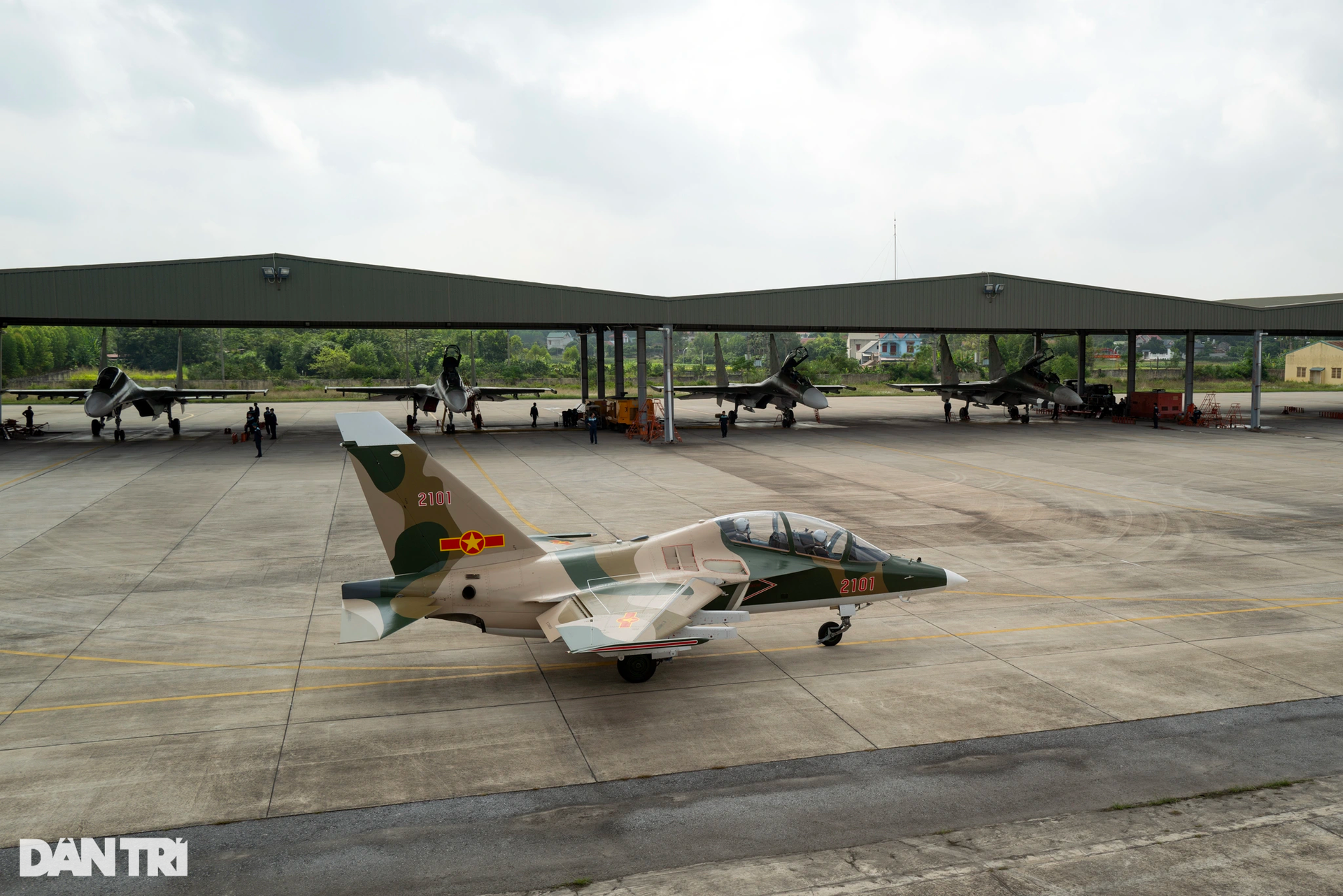 Cận cảnh máy bay huấn luyện hiện đại nhất của Không quân Việt Nam - 8