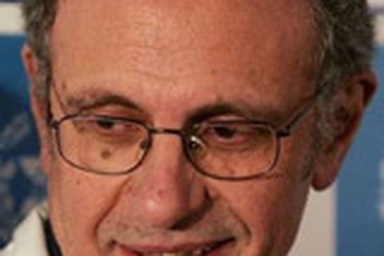 Sharon cử động được tay và chân phải 