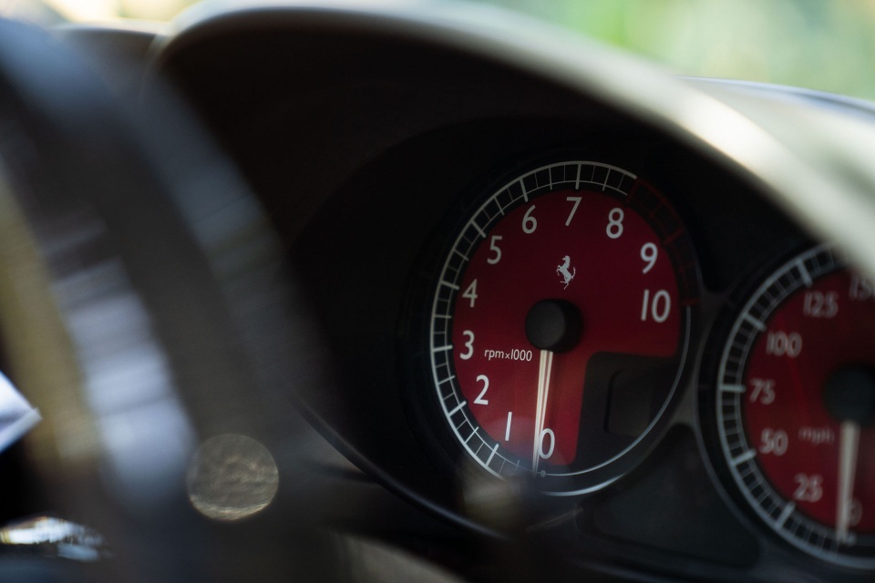 Soi chi tiết siêu xe Ferrari Enzo vừa lập kỷ lục bán đấu giá trực tuyến - 18 Soi chi tiết siêu xe Ferrari Enzo vừa lập kỷ lục bán đấu giá trực tuyến - 18