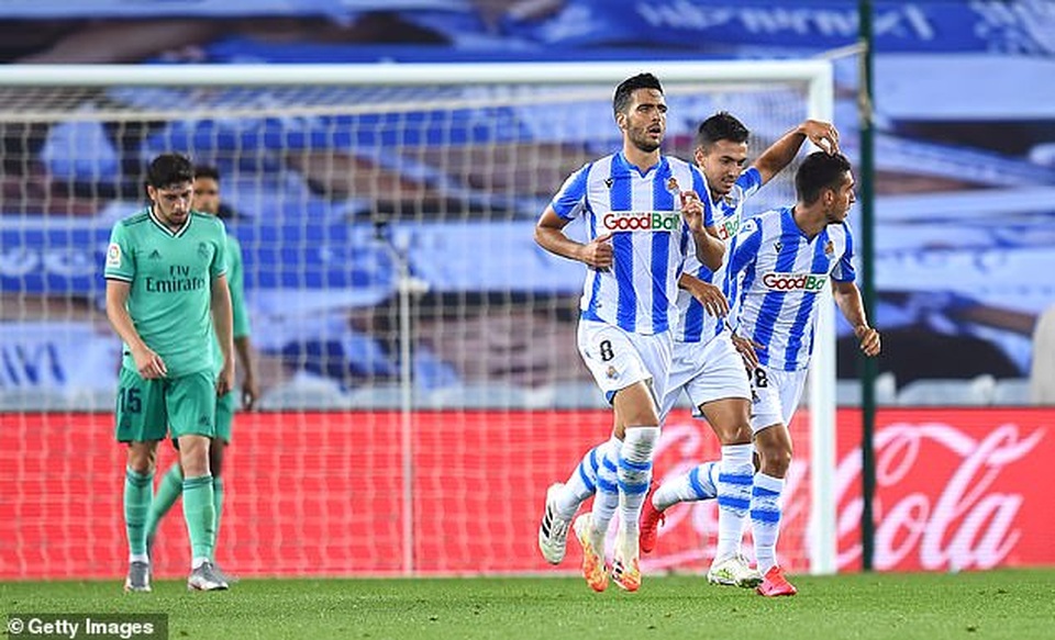 Hạ Sociedad, Real Madrid soán ngôi đầu bảng của Barcelona - 8 Hạ Sociedad, Real Madrid soán ngôi đầu bảng của Barcelona - 8