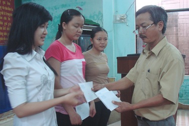 Quảng Ngãi: Tặng quà tân sinh viên trước khi đi học xa nhà