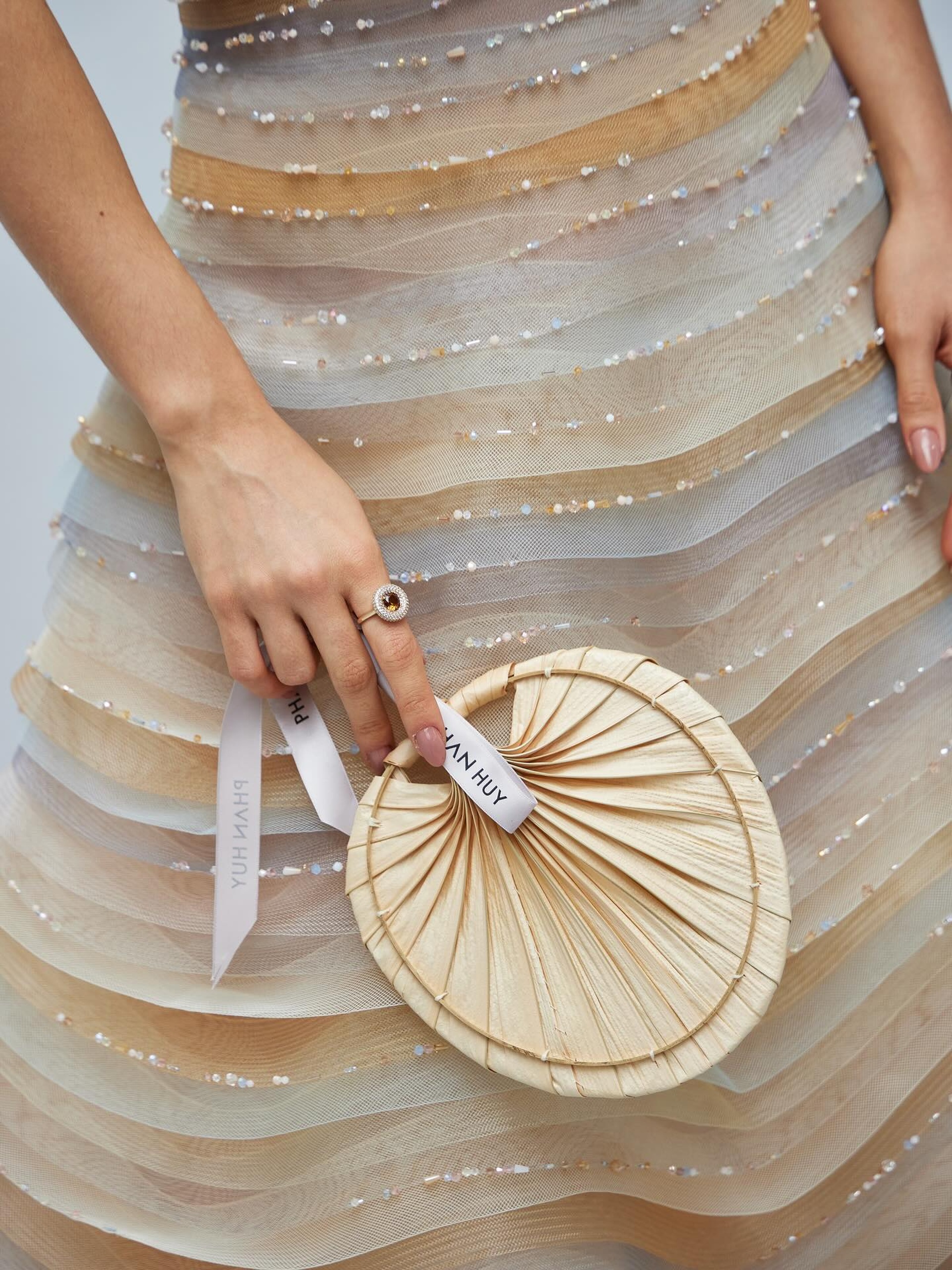 Phan Huy mang hình ảnh nón lá lên sàn diễn thời trang cao cấp ở Paris - 8 Phan Huy mang hình ảnh nón lá lên sàn diễn thời trang cao cấp ở Paris - 8