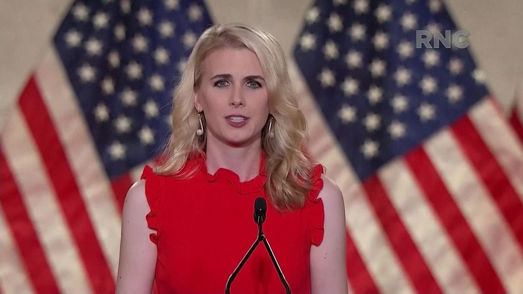 Trợ lý mới của cựu Tổng thống Trump gây chú ý - 3 Trợ lý mới của cựu Tổng thống Trump gây chú ý - 3