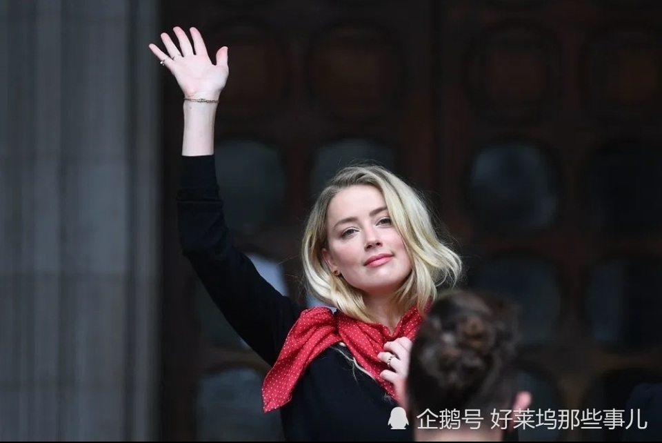 Johnny Depp và vợ cũ Amber Heard lại đối mặt tại toà - 7 Johnny Depp và vợ cũ Amber Heard lại đối mặt tại toà - 7