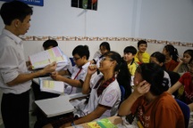 "Thầy giáo" công nhân 10 năm mở lớp học miễn phí cho trẻ em nghèo