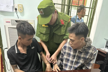 Nhóm thanh niên chuẩn bị hỗn chiến thì gặp công an