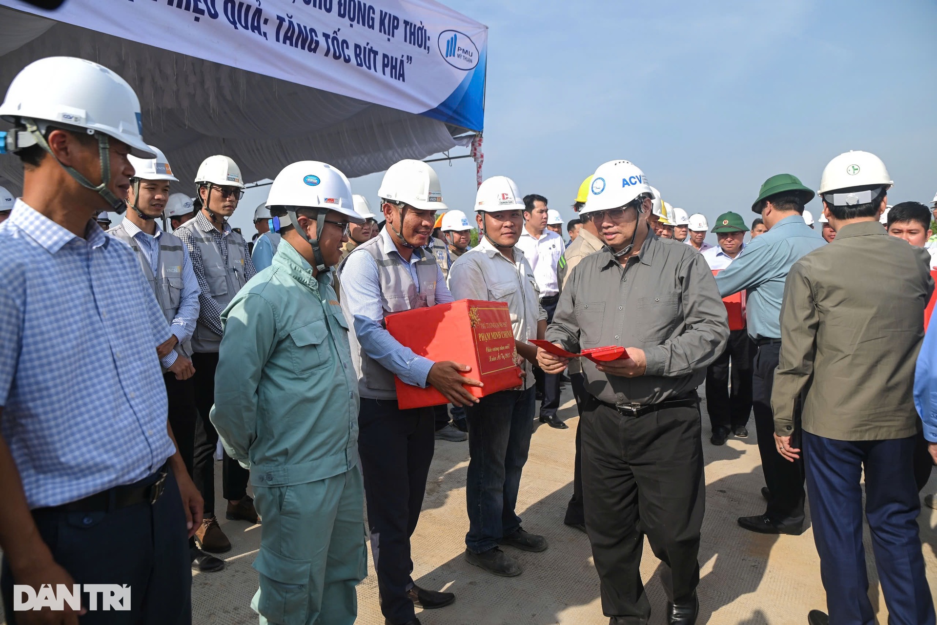 Thủ tướng thị sát cầu Nhơn Trạch trên tuyến Vành đai 3 TPHCM - 5 Thủ tướng thị sát cầu Nhơn Trạch trên tuyến Vành đai 3 TPHCM - 5