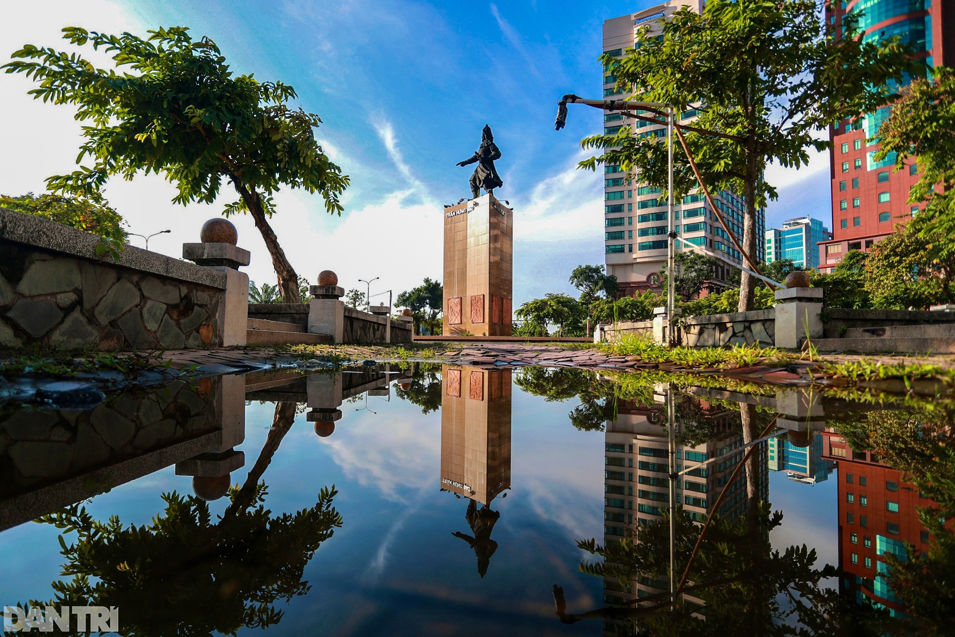 Ảnh ấn tượng tuần: Biển người đổ về cửa ngõ TPHCM đi các tỉnh miền Tây - 1 Ảnh ấn tượng tuần: Biển người đổ về cửa ngõ TPHCM đi các tỉnh miền Tây - 1