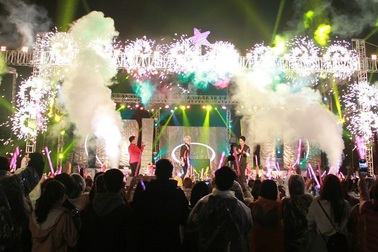 Biển người đếm ngược chào đón năm mới 2018 ở Đà Nẵng