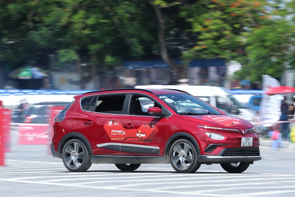 Màn đua nghẹt thở của VF e34 tại giải đua Gymkhana bằng xe điện đầu tiên - 7 Màn đua nghẹt thở của VF e34 tại giải đua Gymkhana bằng xe điện đầu tiên - 7