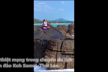 Cô gái tập yoga trên mỏm đá bị sóng biển cuốn trôi