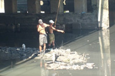 Câu cá trong dòng nước “chết” 