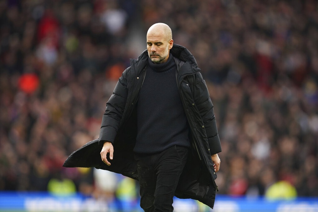 Pep Guardiola: Old Trafford là sân đấu không dễ dàng với các trọng tài - 1 Pep Guardiola: Old Trafford là sân đấu không dễ dàng với các trọng tài - 1