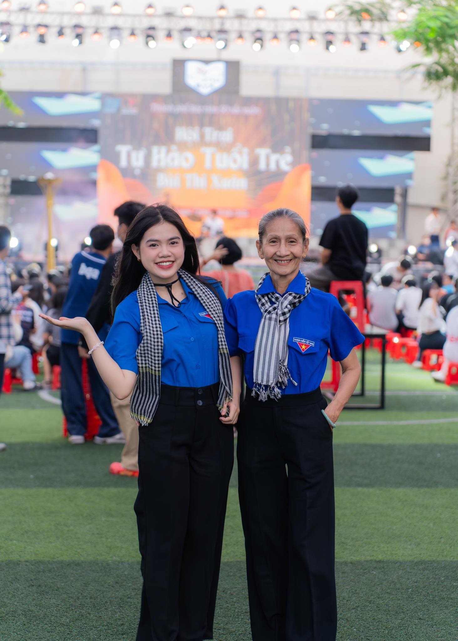 Từ cô bé gảy đàn bầu gây sốt 8 năm trước thành hiện tượng nhạc đỏ tuổi 18 - 7