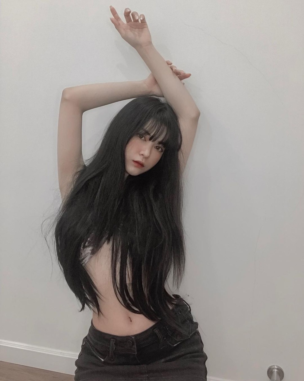 Hot girl sở hữu vòng eo 56cm, chọn mặc hở vì yêu bản thân - 2 Hot girl sở hữu vòng eo 56cm, chọn mặc hở vì yêu bản thân - 2