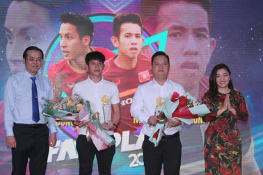 Hồng Duy hụt giải fair-play của bóng đá Việt Nam năm 2020