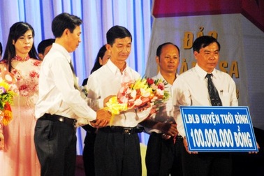 Cà Mau: Gần 3 tỷ đồng ủng hộ chiến sĩ Hoàng Sa, Trường Sa