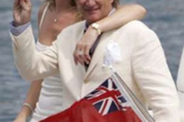 Rod Stewart bí mật tổ chức lễ cưới thứ ba