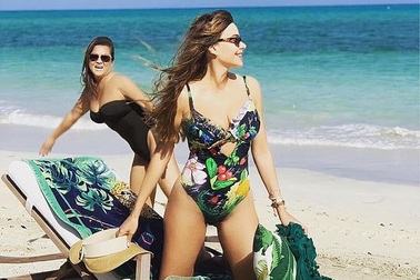 Sofia Vergara vẫn gợi cảm ở tuổi 46